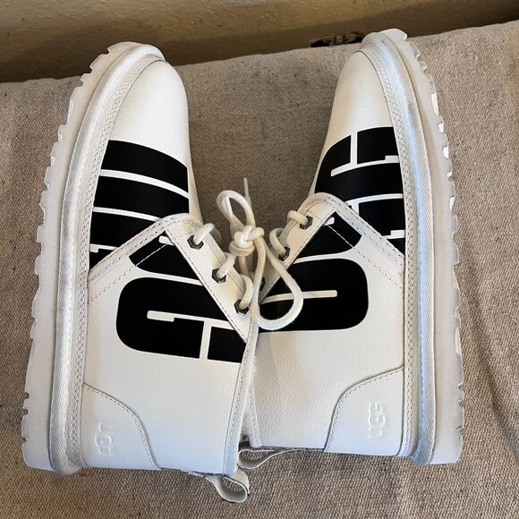 UGG Unisex Neumel Split Logo White/Black Chukka Ankle Boots Sz M7 - W8 main image 10